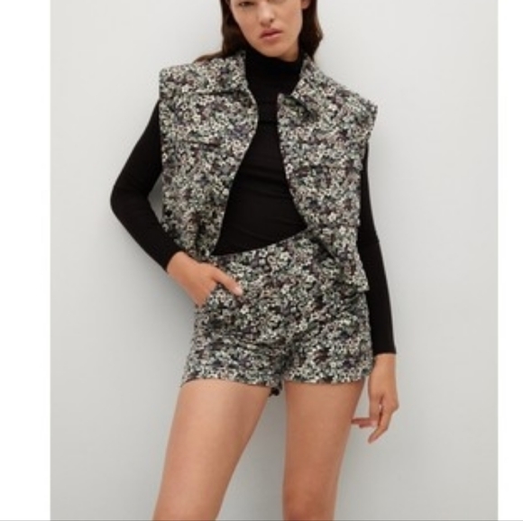 14 • Mango • Quilted Corduroy Shorts with Floral Pattern - Picture 4 of 6